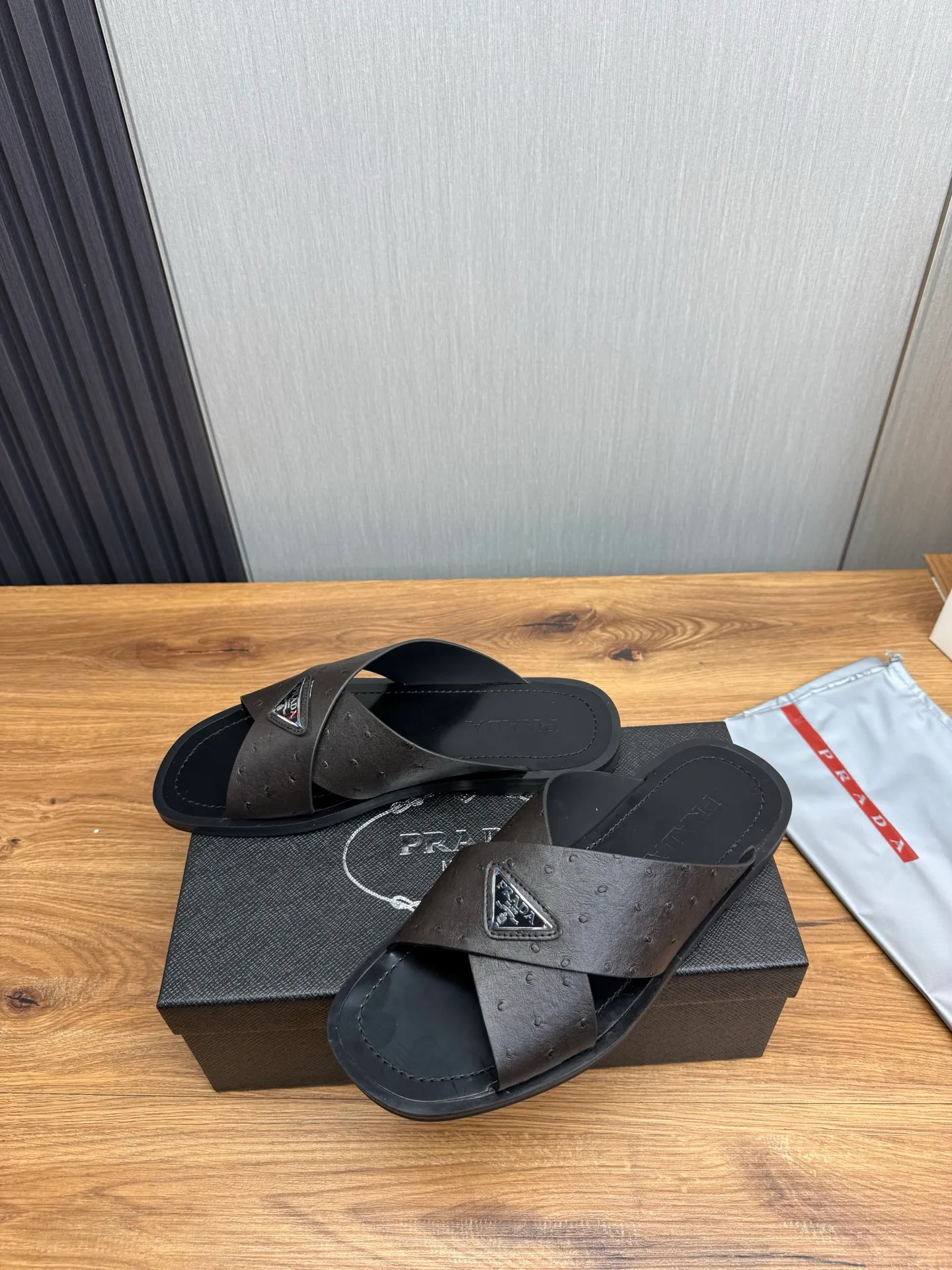 Factory price 340💰 ＰＲＡＤＡPrada - popular men's slippers hot sale 🔥 🩴Official website one to one production 38-45 sizes 45 46 🉑️Customized!